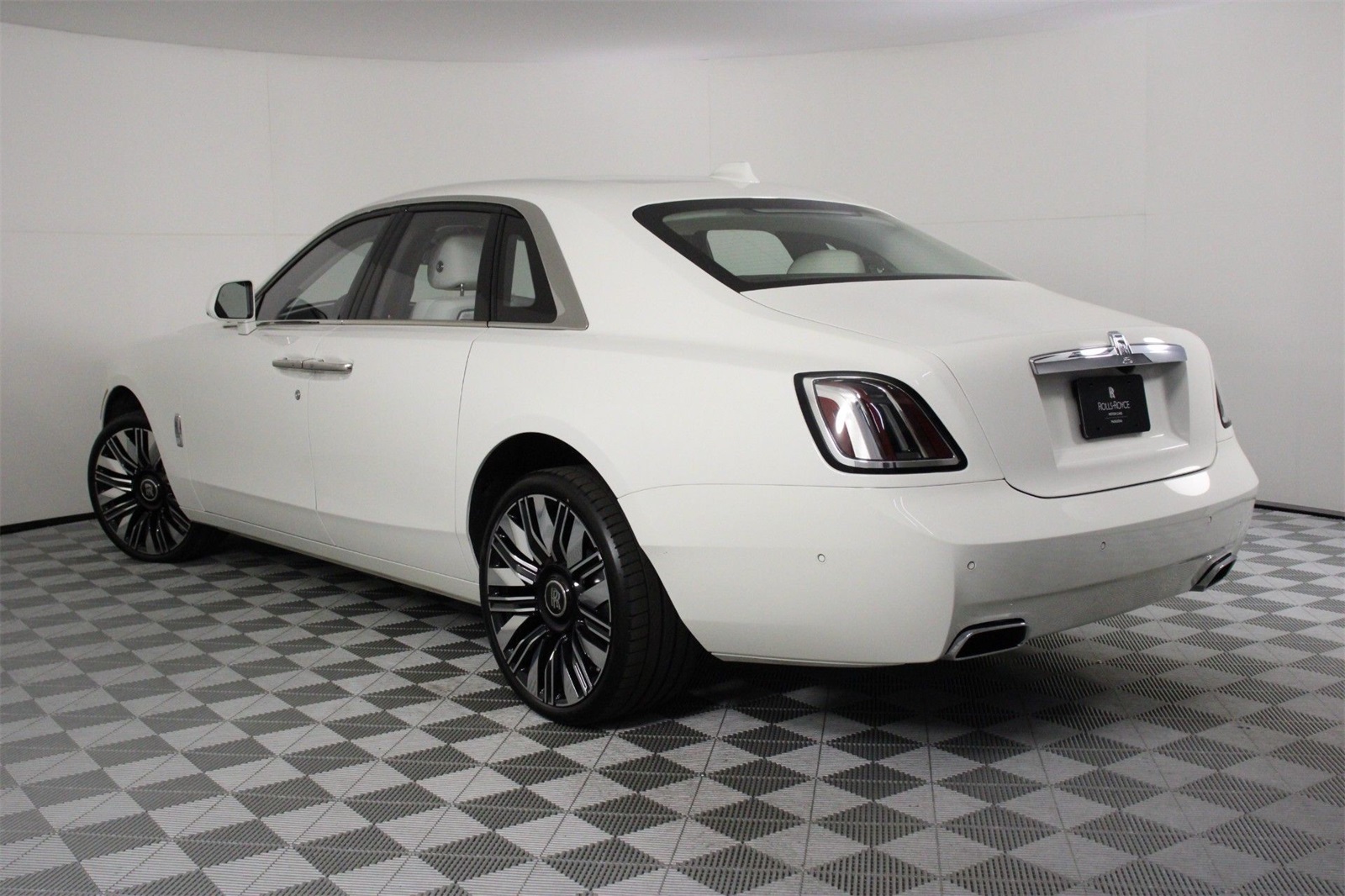 2025 Rolls Royce Ghost RR photo 2