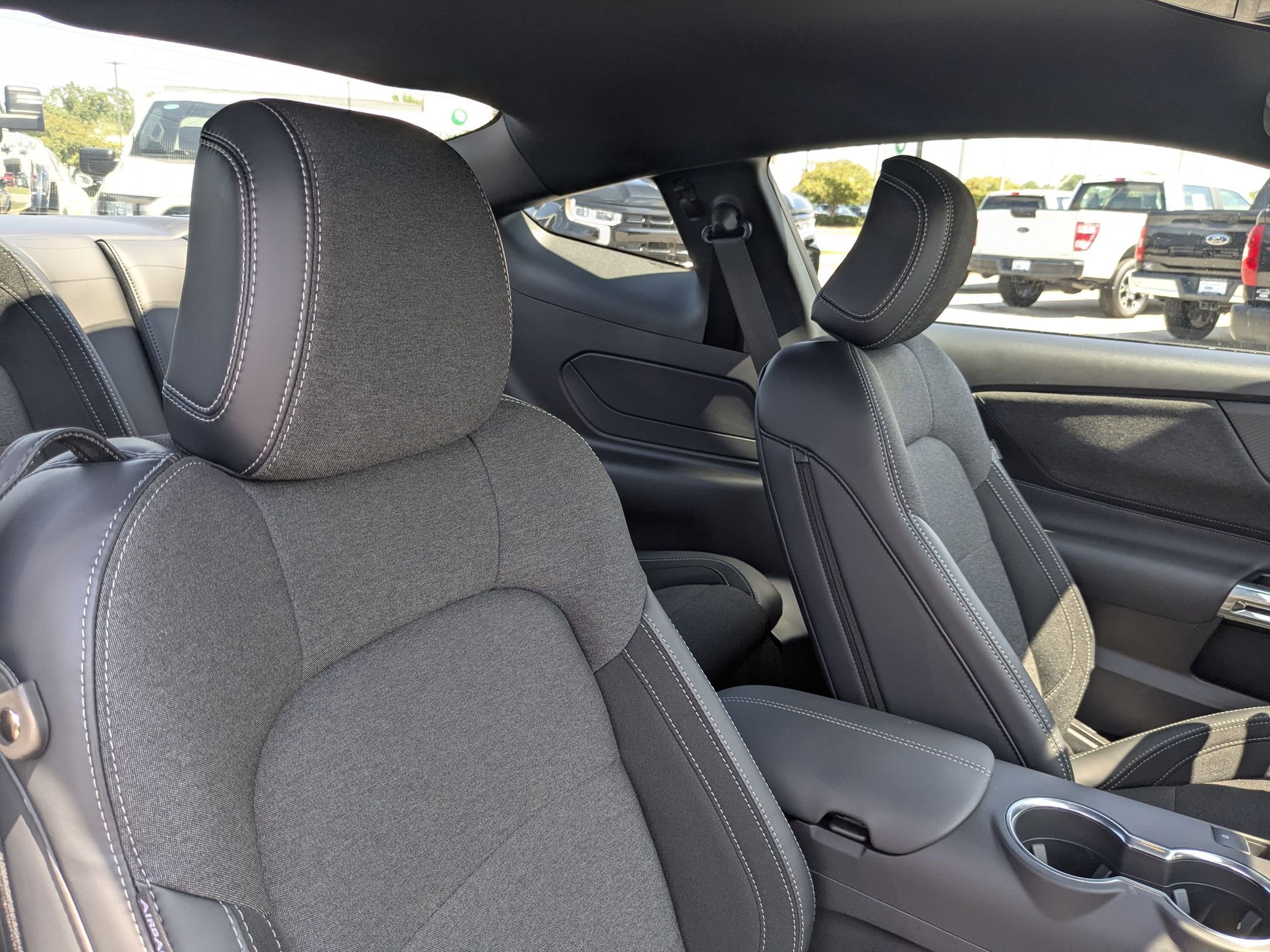 2025 Ford Mustang EcoBoost photo 28