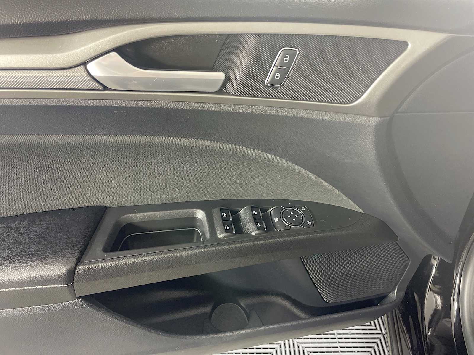 2019 Ford Fusion SE photo 12