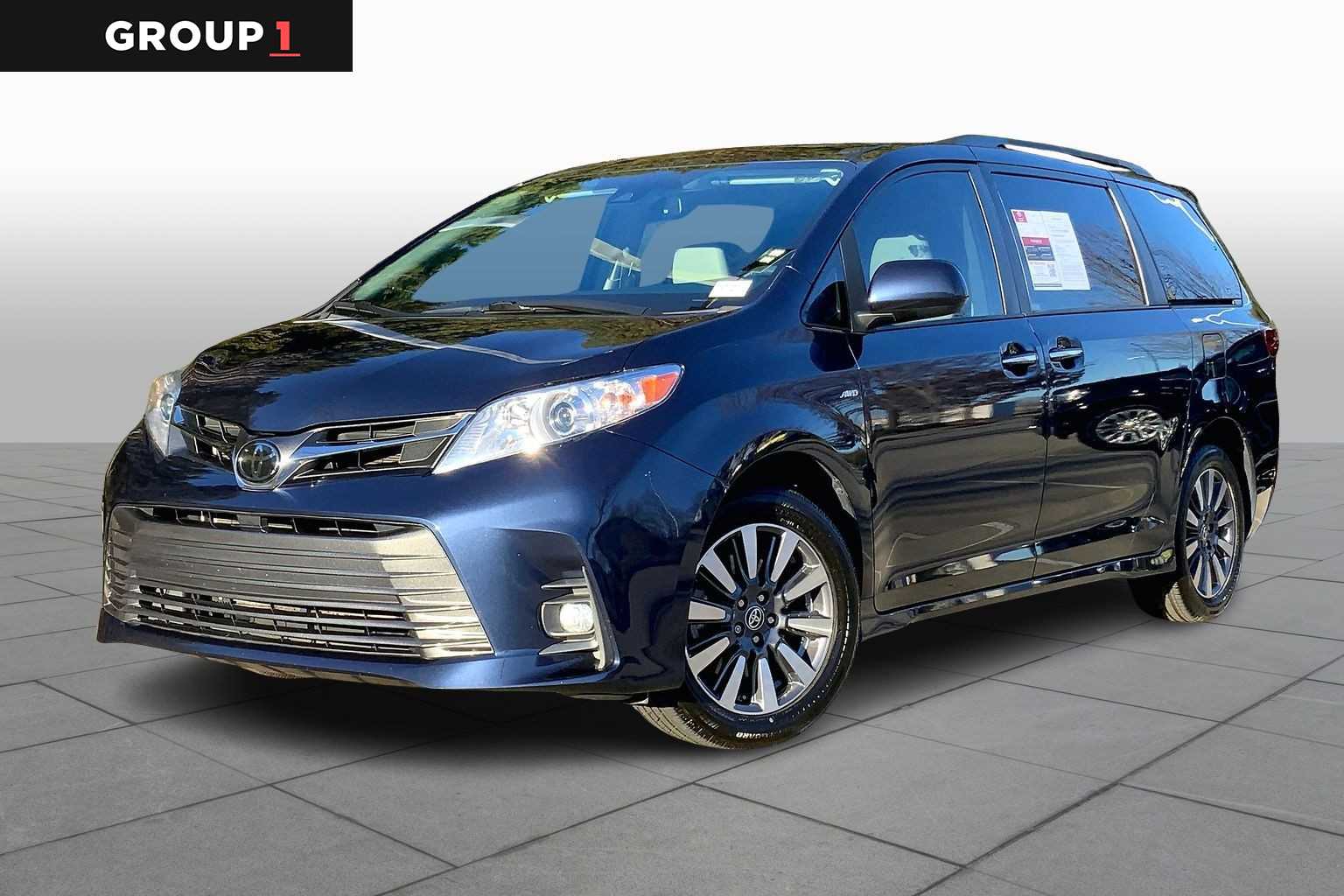 2020 Toyota Sienna XLE's photo