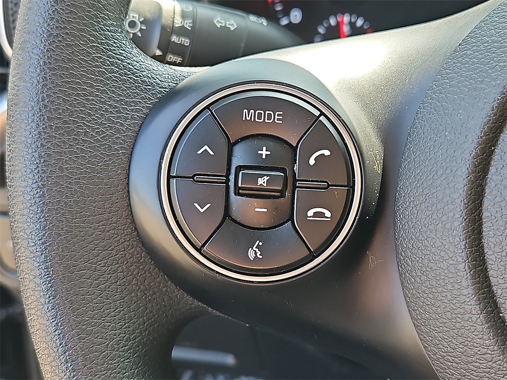 2022 Kia Soul LX photo 21