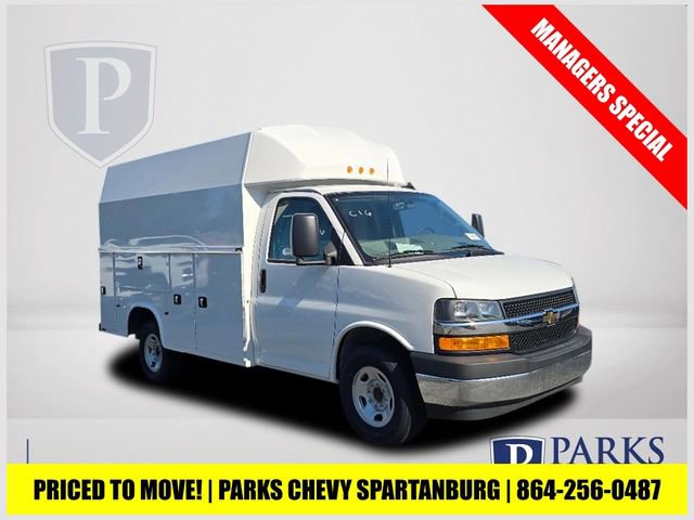 2025 Chevrolet Express Cutaway Base's photo