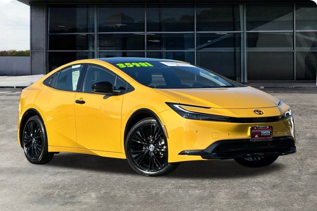 2025 Toyota Prius photo 2