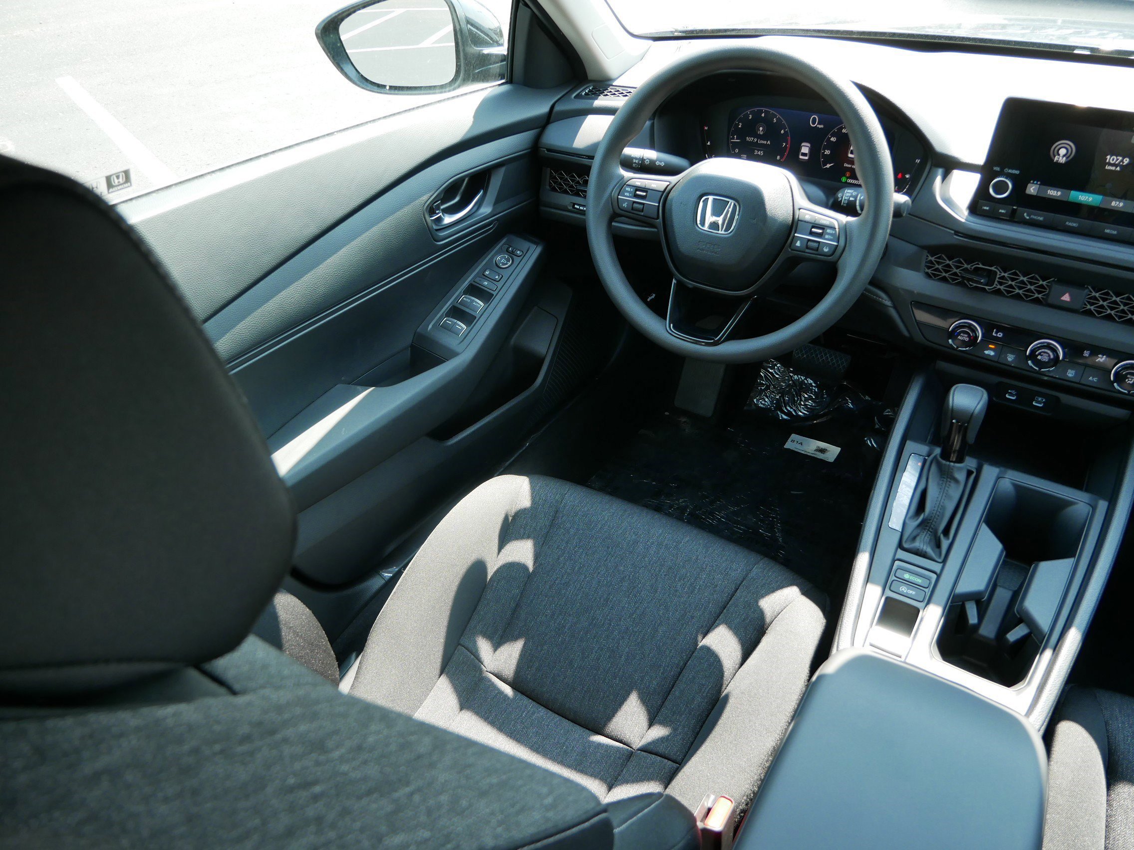 2025 Honda Accord LX photo 9