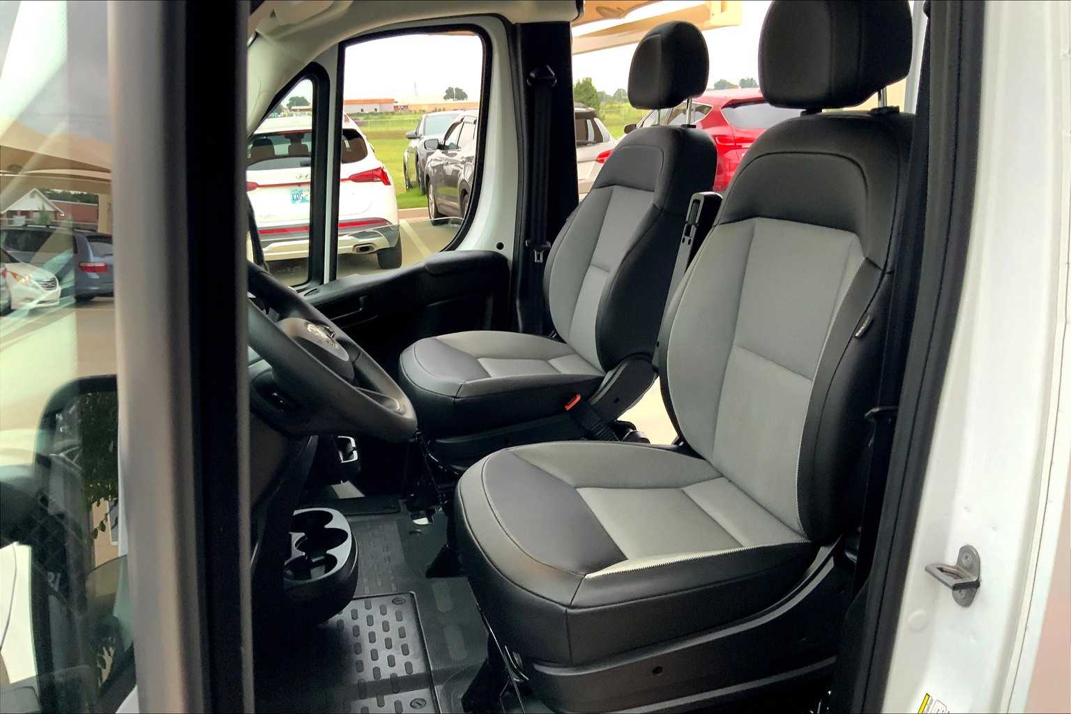 2024 Ram ProMaster 2500 photo 4