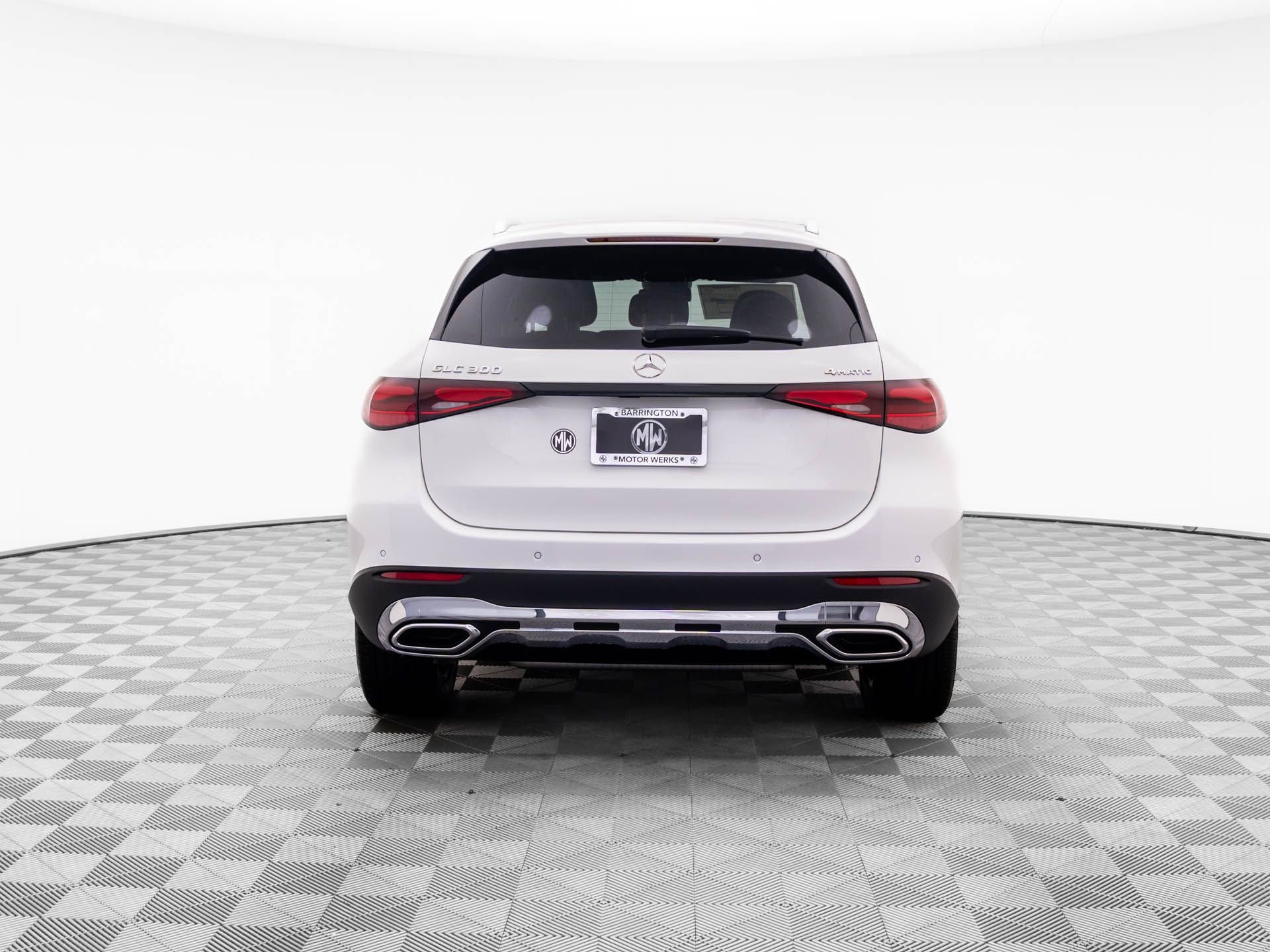 2025 Mercedes Benz GLC 300 4MATIC photo 3