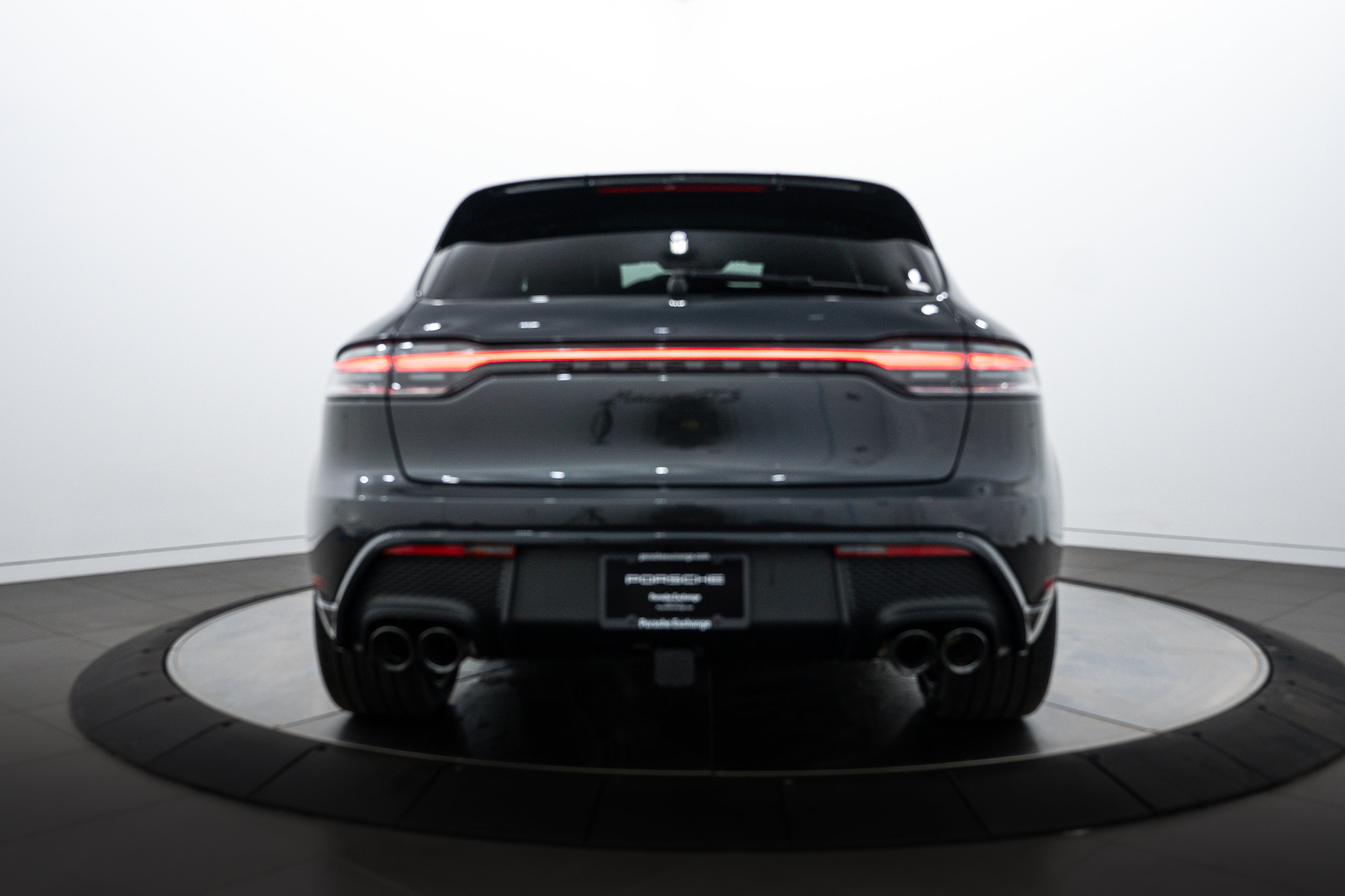 2025 Porsche Macan GTS photo 4