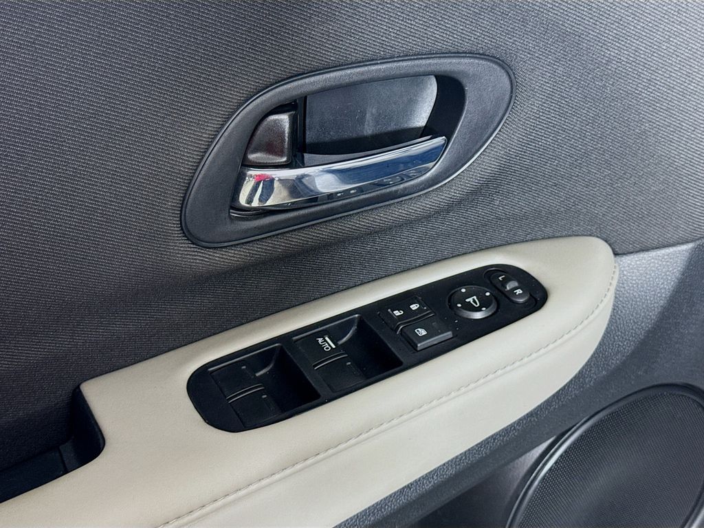2021 Honda HR-V LX photo 16