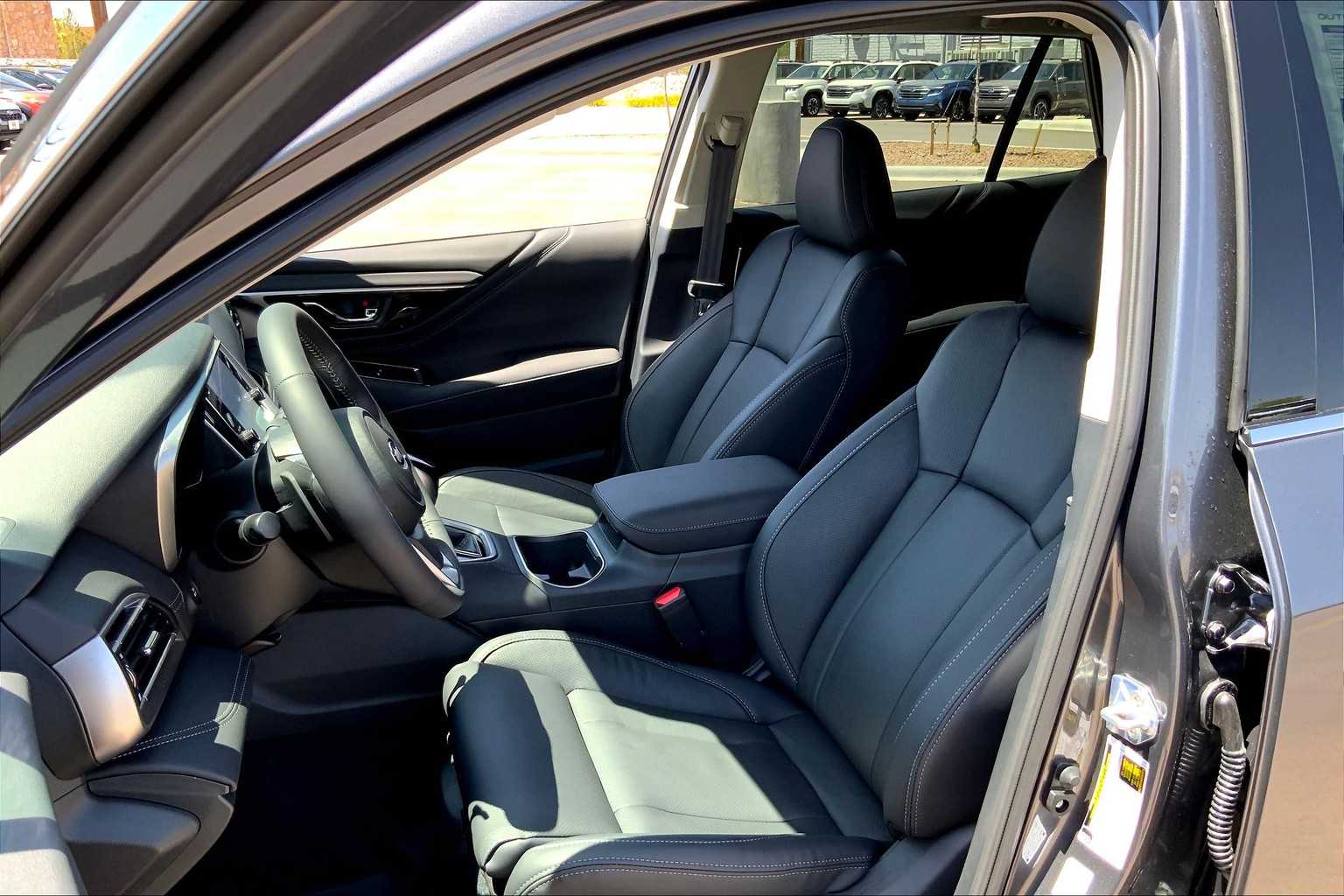 2025 Subaru Outback Touring XT photo 9