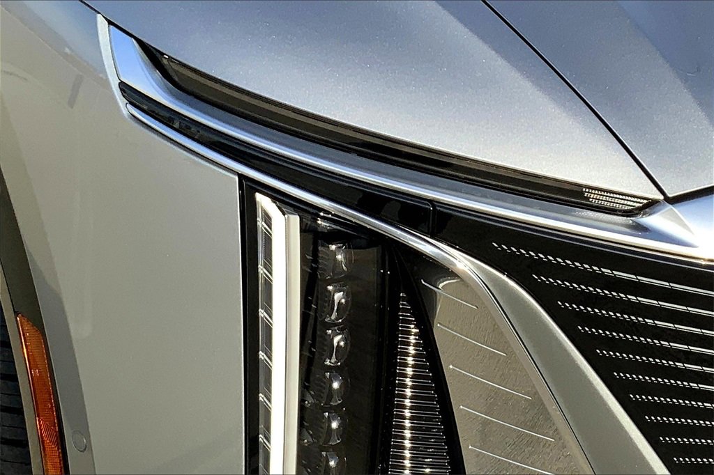 2025 Cadillac Lyriq Luxury photo 14