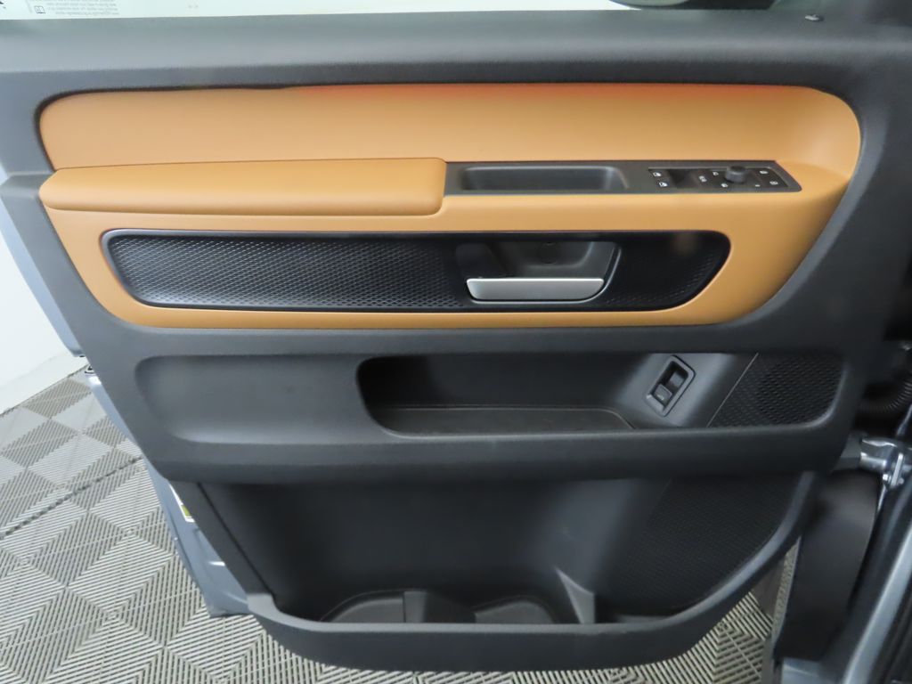 2025 Volkswagen ID. Buzz Pro Plus photo 23