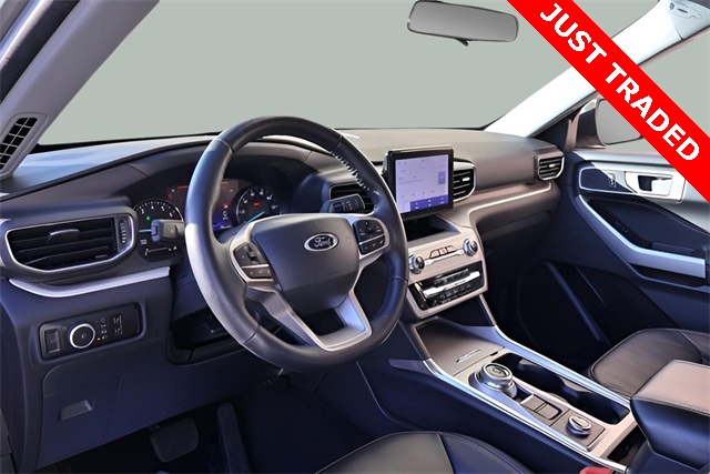 2023 Ford Explorer XLT photo 2