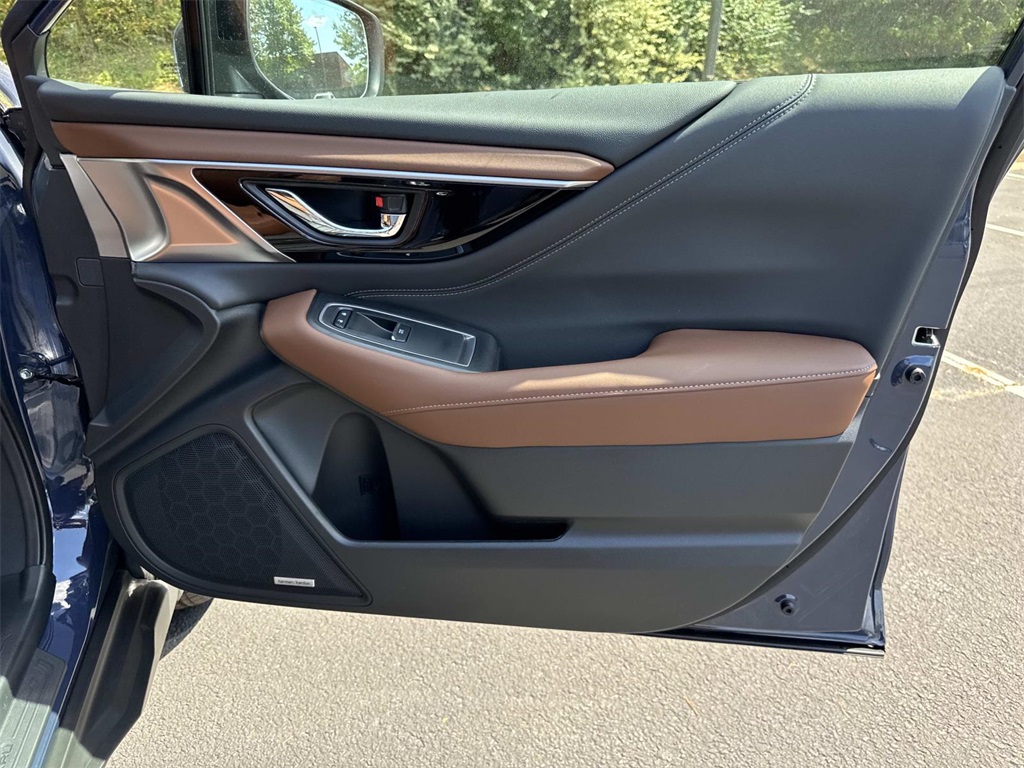 2025 Subaru Outback Touring XT photo 6