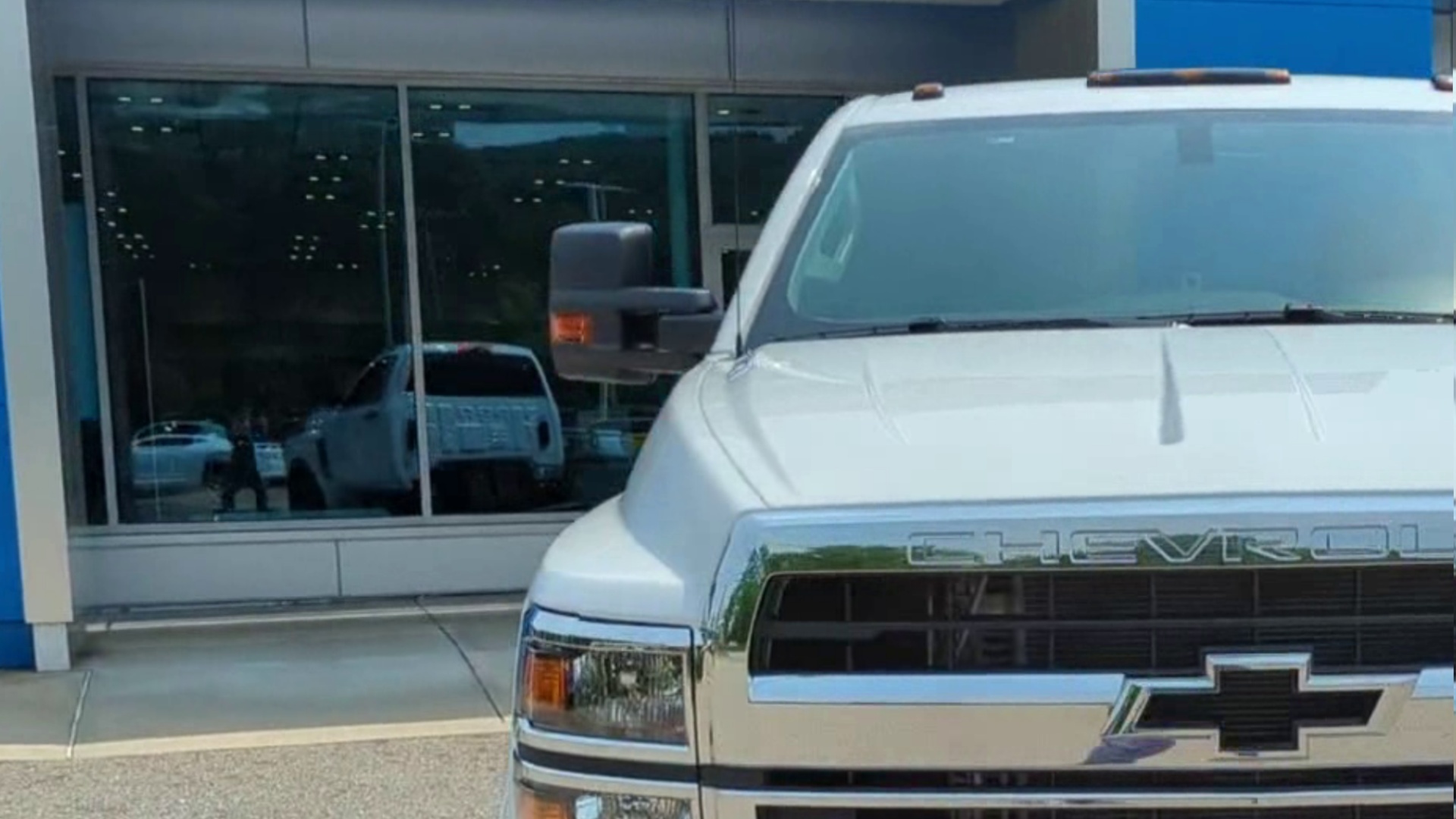 2024 Chevrolet Silverado 5500HD Work Truck photo 23