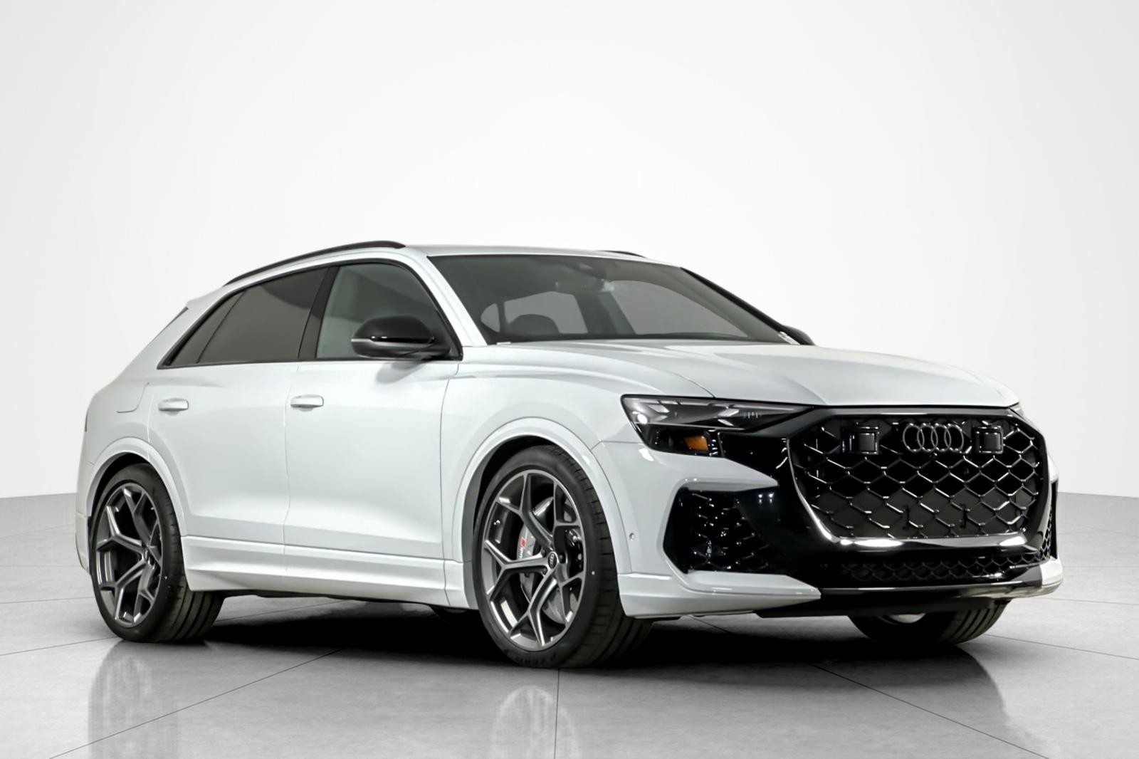 2026 Audi RS Q8 photo 2