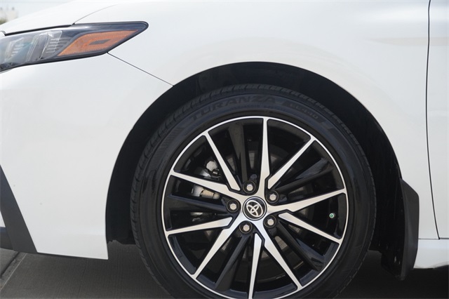 2024 Toyota Camry SE photo 5