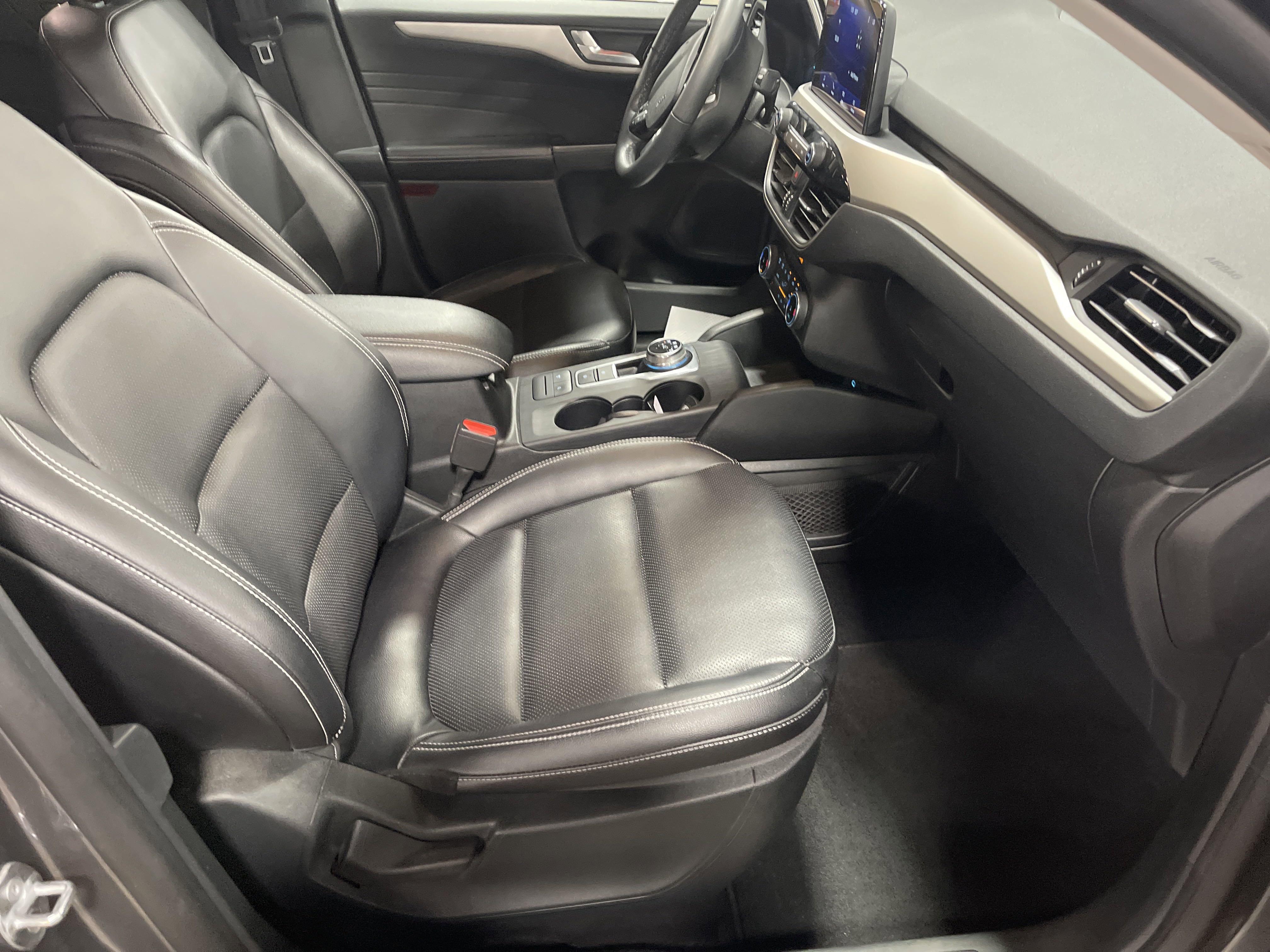 2022 Ford Escape SEL photo 4