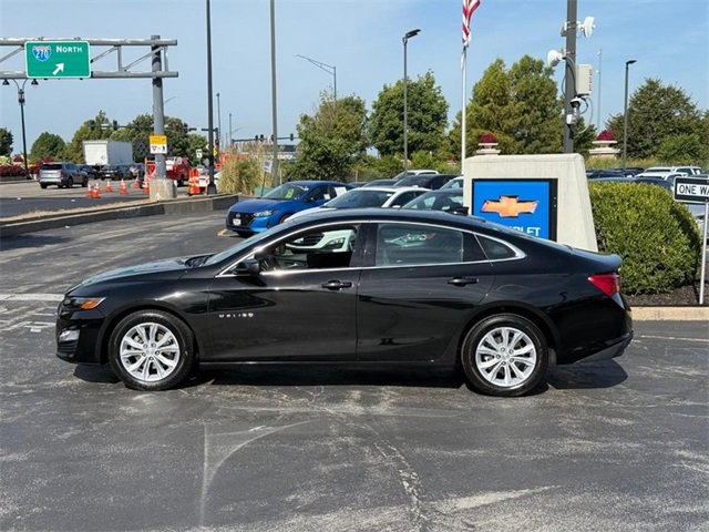 2025 Chevrolet Malibu 1LT photo 2