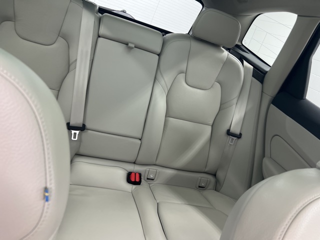 2024 Volvo XC60 B5 Plus photo 27