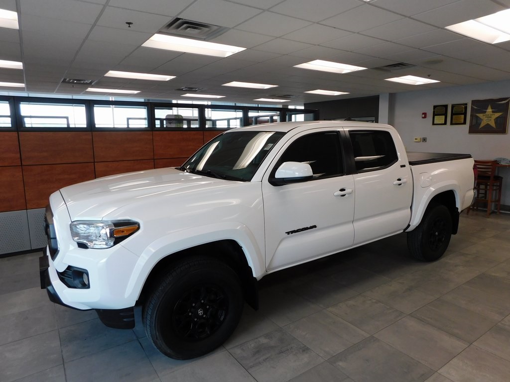 2022 Toyota Tacoma SR5's photo