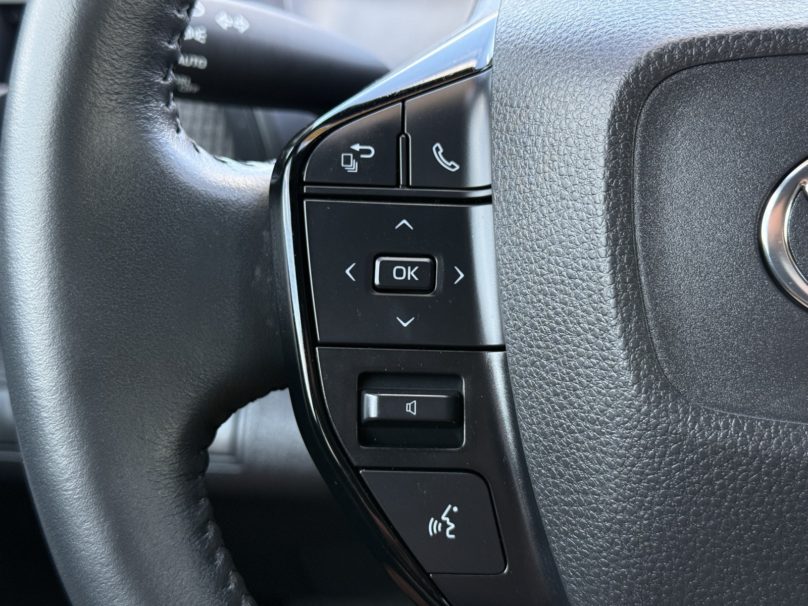 2024 Toyota bZ4X XLE photo 24