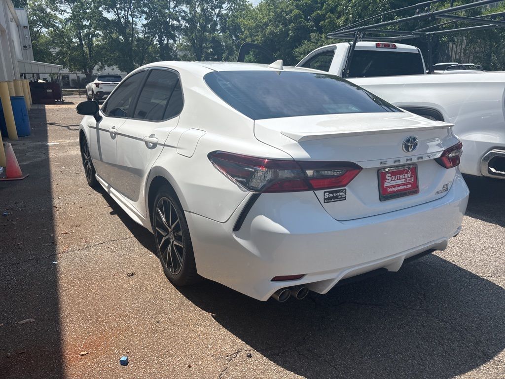 2022 Toyota Camry Hybrid SE photo 3