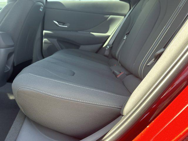 2025 Hyundai Elantra SEL Sport photo 18