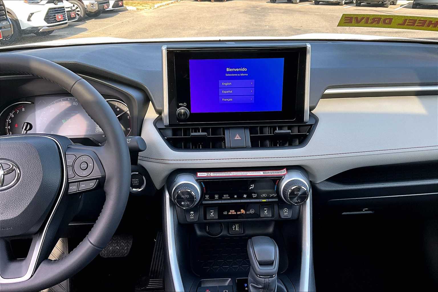 2025 Toyota RAV4 XLE photo 6