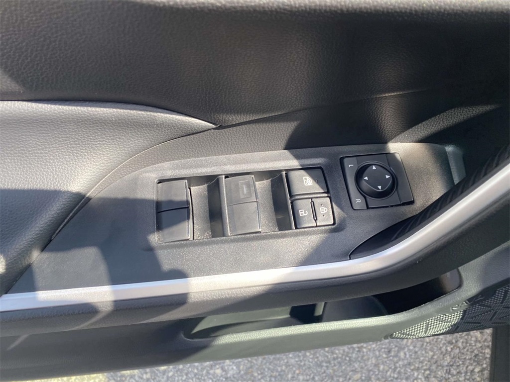 2024 Toyota RAV4 Hybrid LE photo 12
