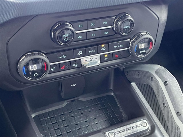 2024 Ford Bronco Outer Banks photo 10