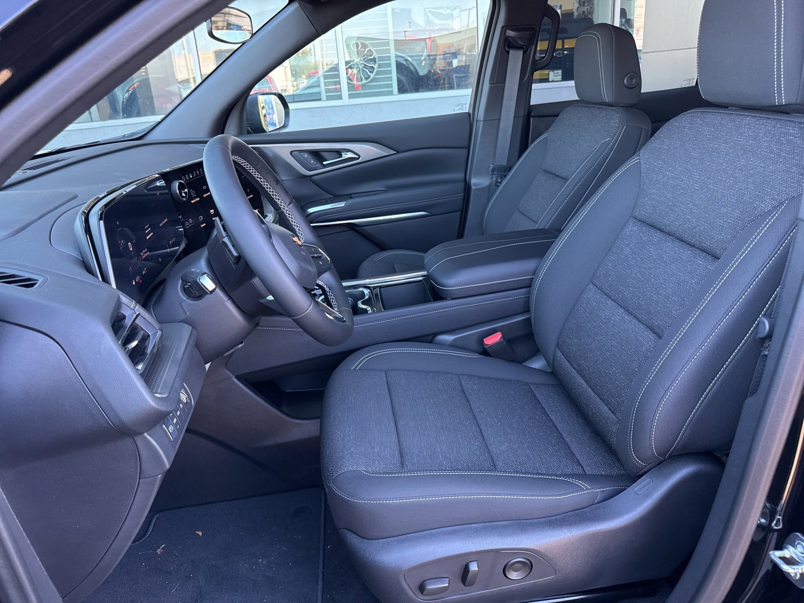 2025 Chevrolet Traverse photo 17