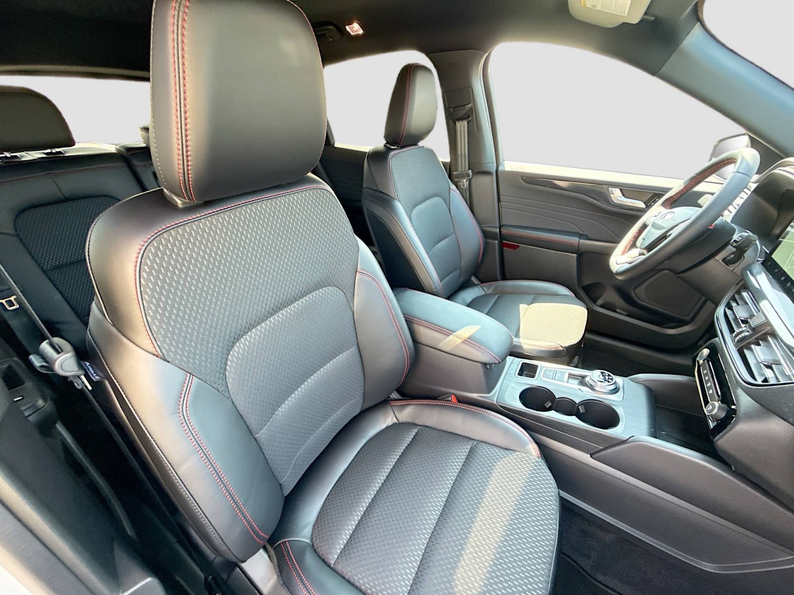 2026 Ford Escape ST-Line photo 27