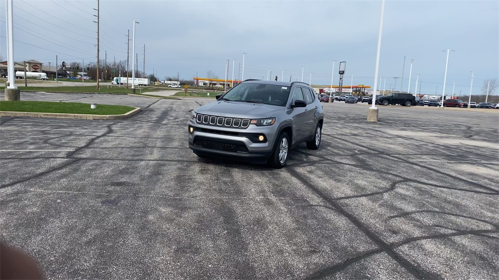 2022 Jeep Compass Latitude photo 3