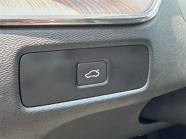 2023 Volvo XC60 B5 Plus photo 14