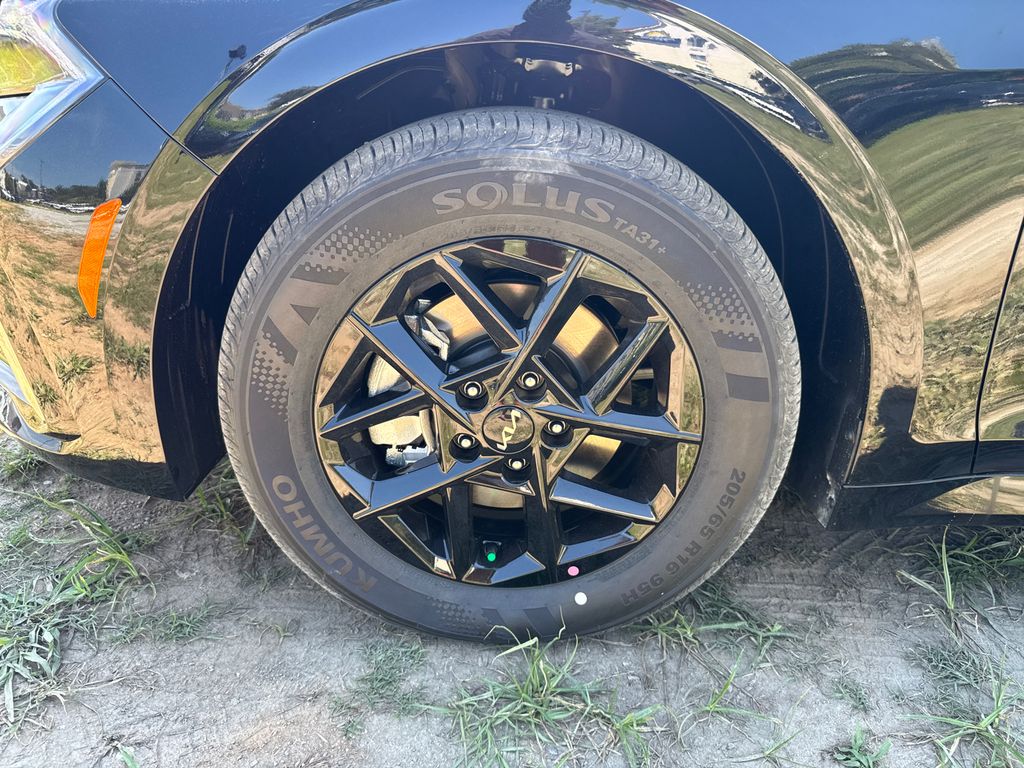 2026 Kia K5 LXS photo 9