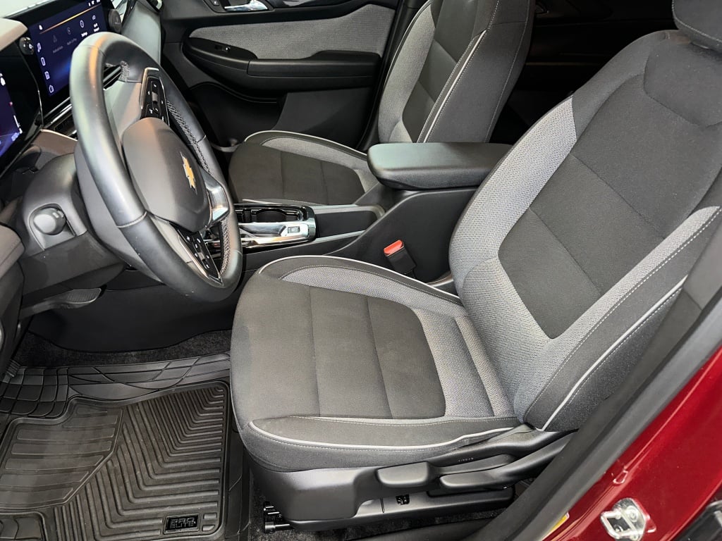 2024 Chevrolet Trailblazer LT photo 2