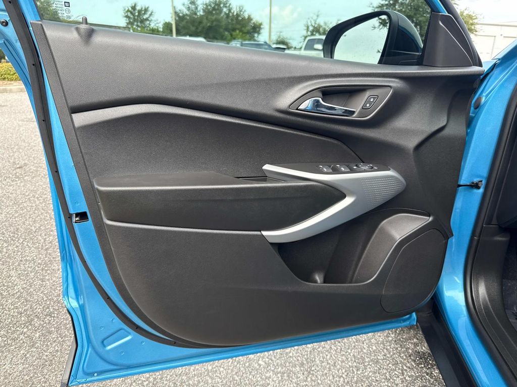 2025 Chevrolet Trax photo 17