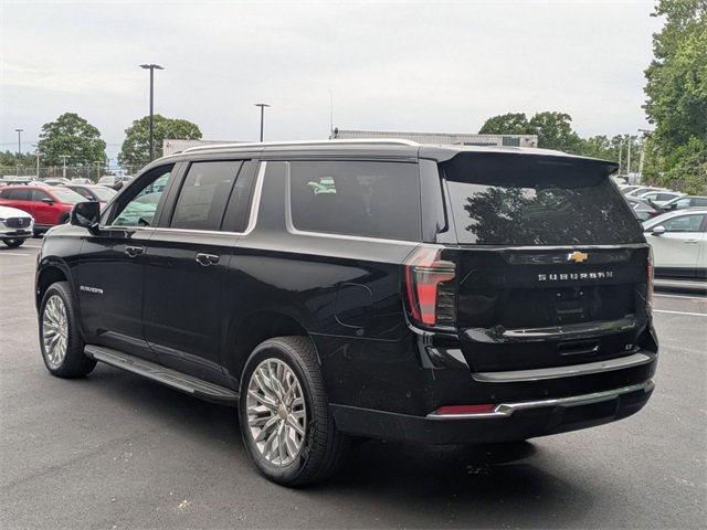 2025 Chevrolet Suburban LT photo 4