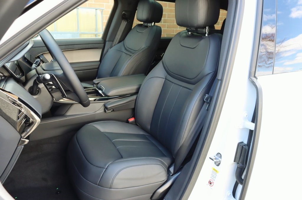 2025 Land Rover Range Rover Sport SE photo 11