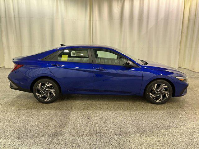 2025 Hyundai Elantra SEL Sport photo 4