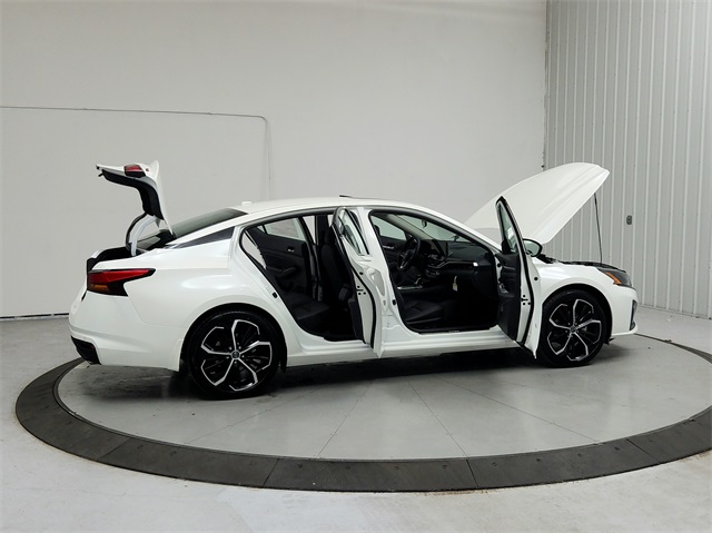 2025 Nissan Altima 2.5 SR photo 16