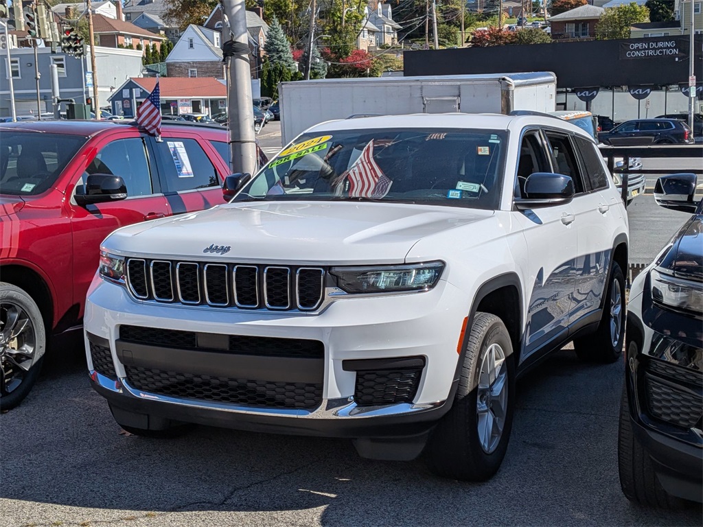 2024 Jeep Grand Cherokee Laredo photo 2