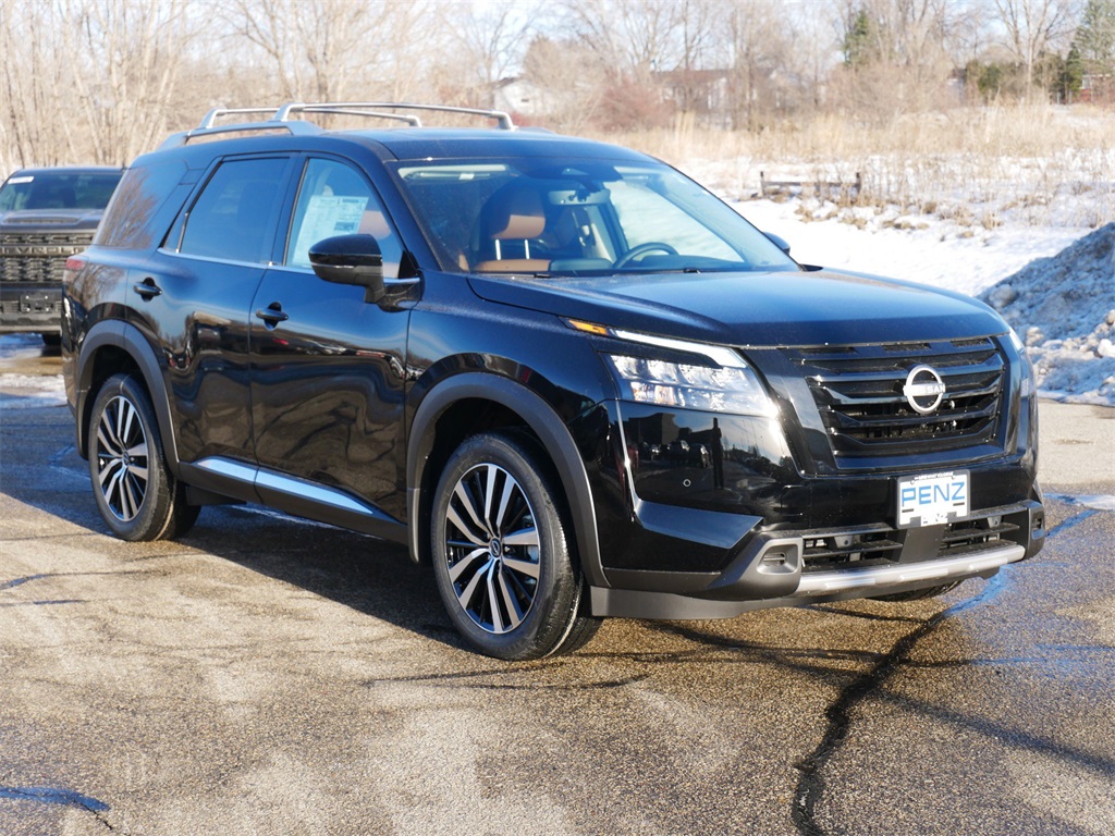 2025 Nissan Pathfinder Platinum's photo