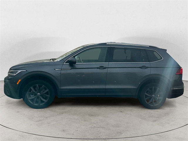 2022 Volkswagen Tiguan SE photo 2