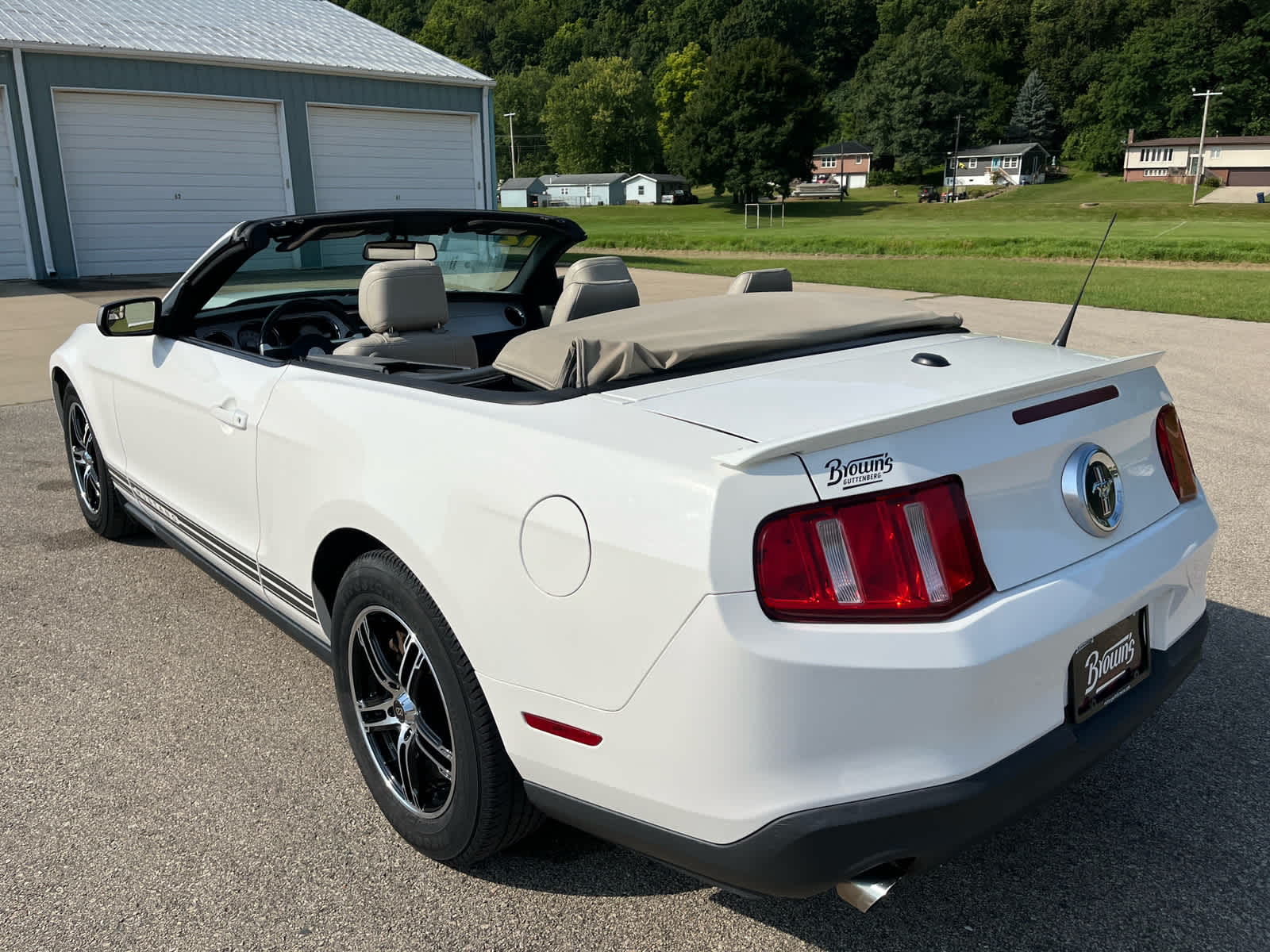 2012 Ford Mustang V6 Premium photo 28