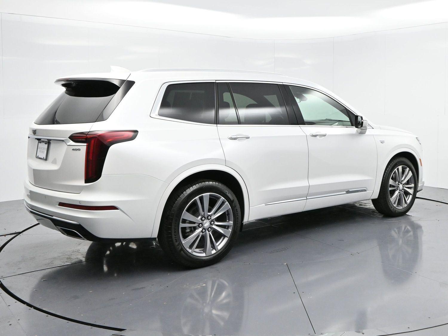 2025 Cadillac XT6 Premium Luxury photo 3