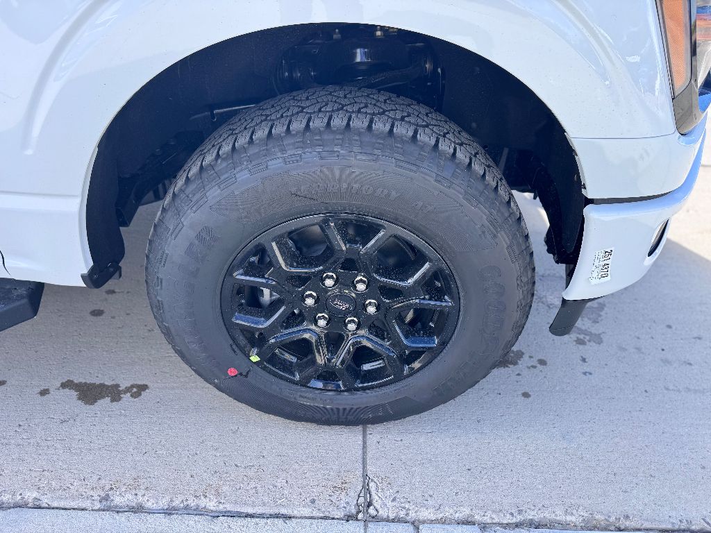 2025 Ford F-150 XLT photo 4