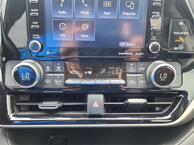 2021 Toyota Highlander LE photo 23