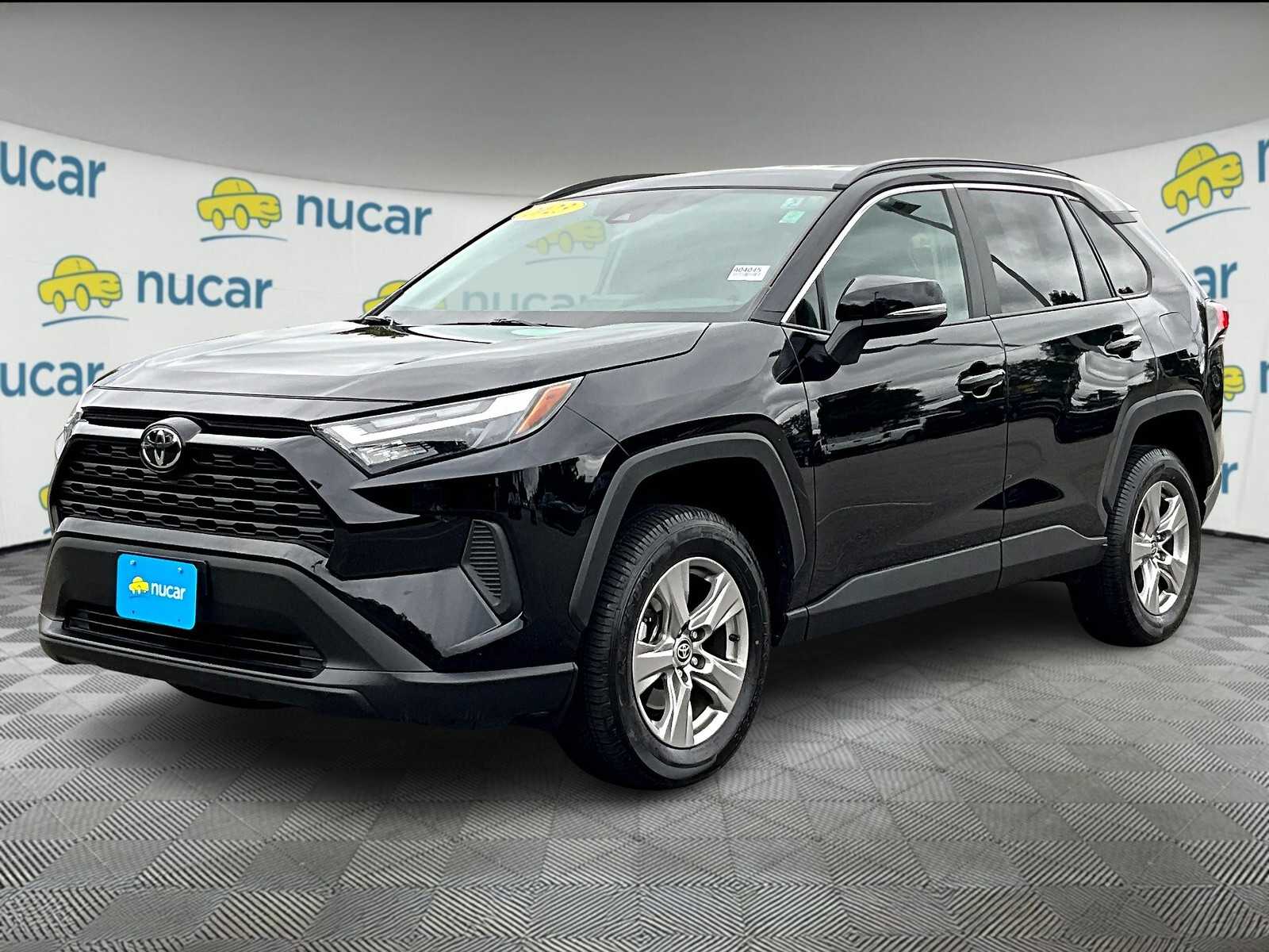 2023 Toyota RAV4 XLE photo 3