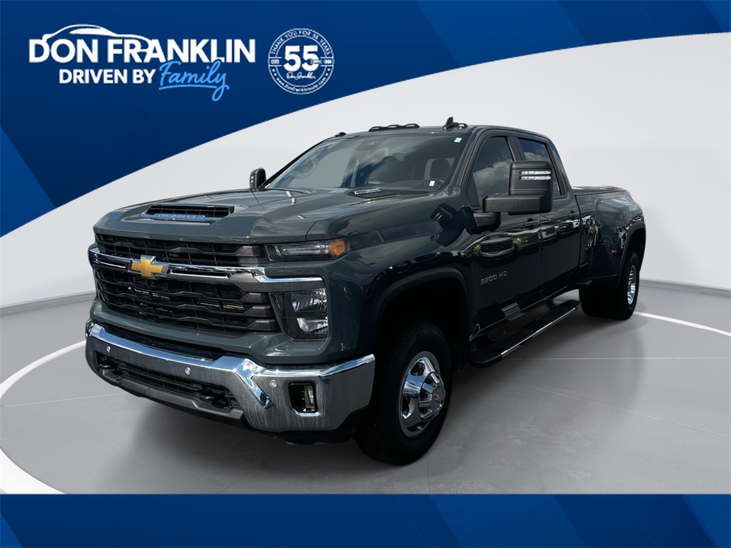 2025 Chevrolet Silverado 3500HD LT's photo